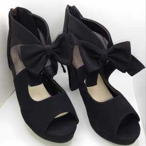 GATUXUS Open Toe Women High Heel Shoes Bows Strappy